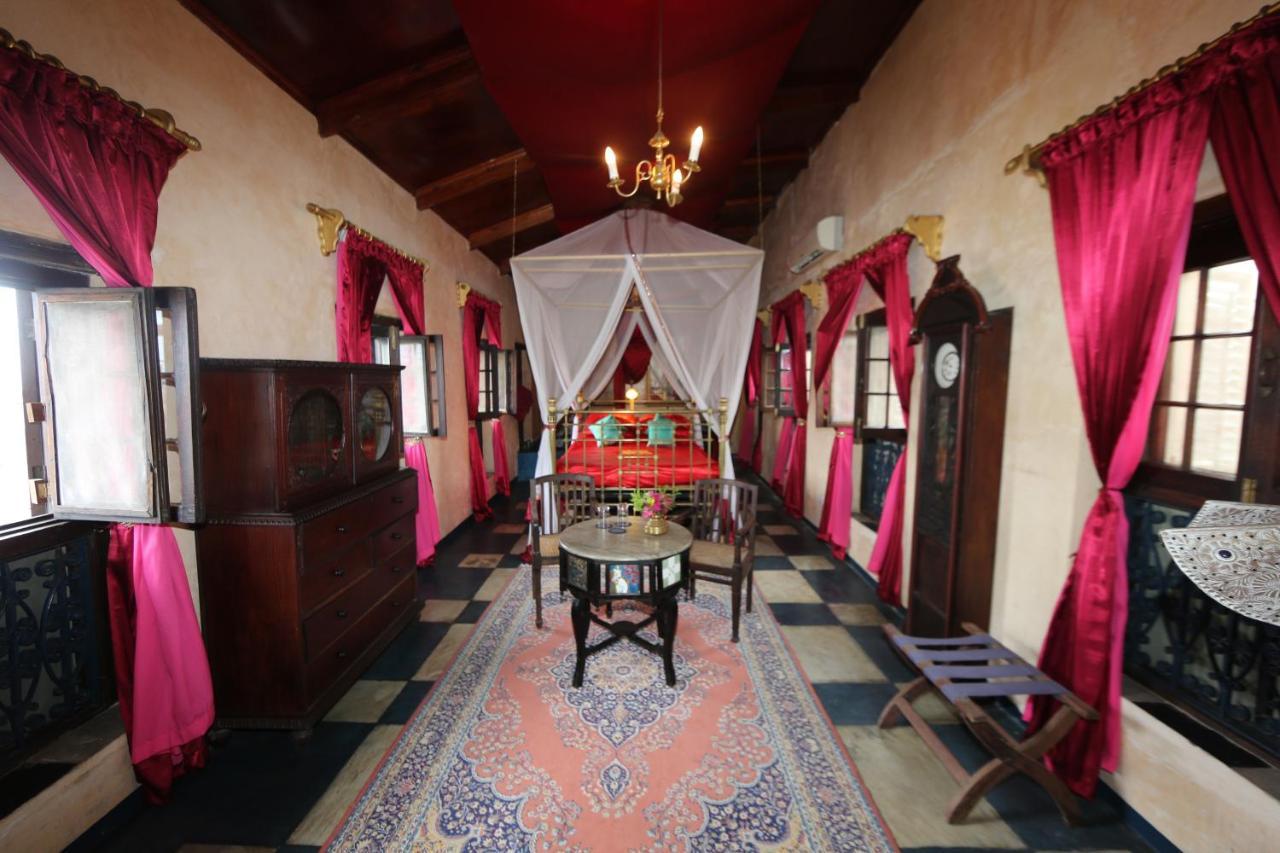 Emerson On Hurumzi Hotel