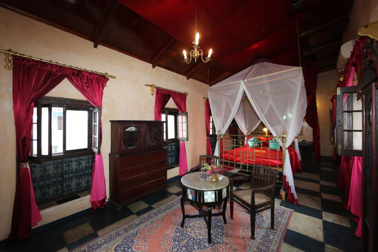 Emerson On Hurumzi Hotel 3*
