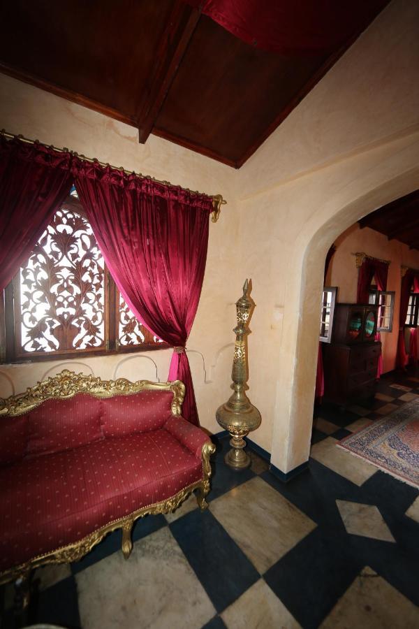 Hotel Emerson On Hurumzi 3*
